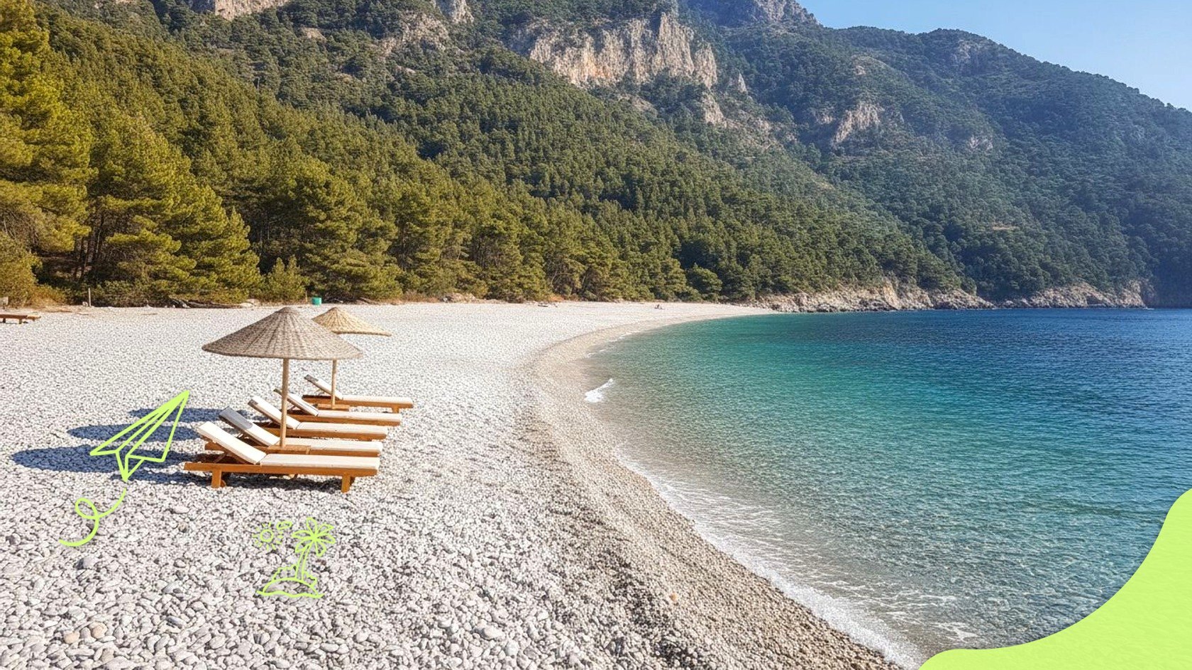 Галечний пляж із лежаками, сосни та гори біля моря
