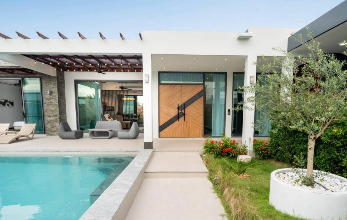 Современная вилла с бассейном на Пхукете.