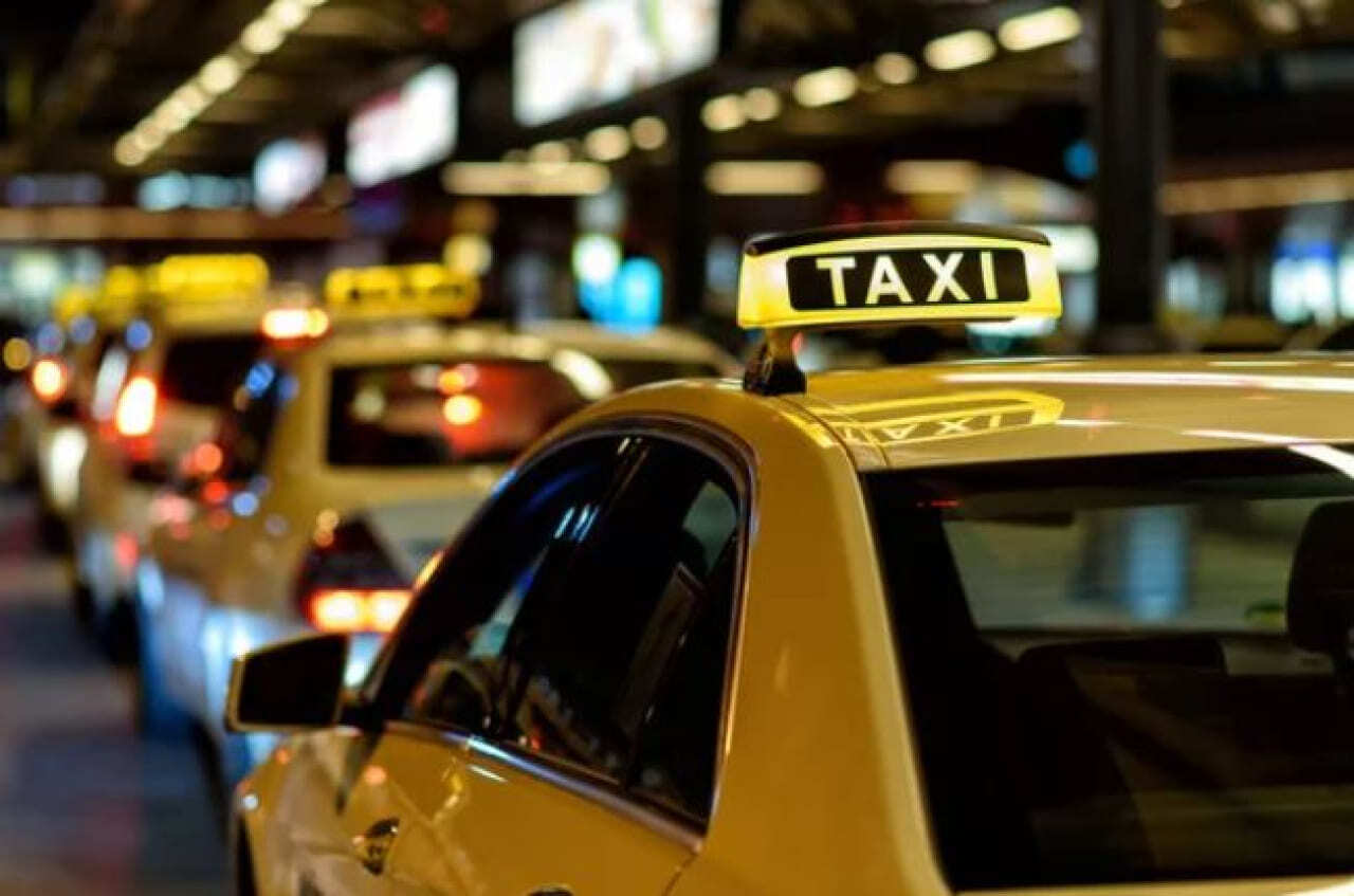 такси или автобус