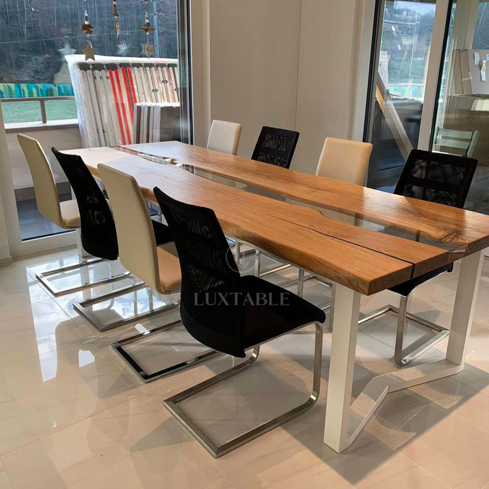 Epoxidharz Tische Alagoas aus europäischem Nussbaum und hellblauem Epoxidharz mit Metallic Effekt