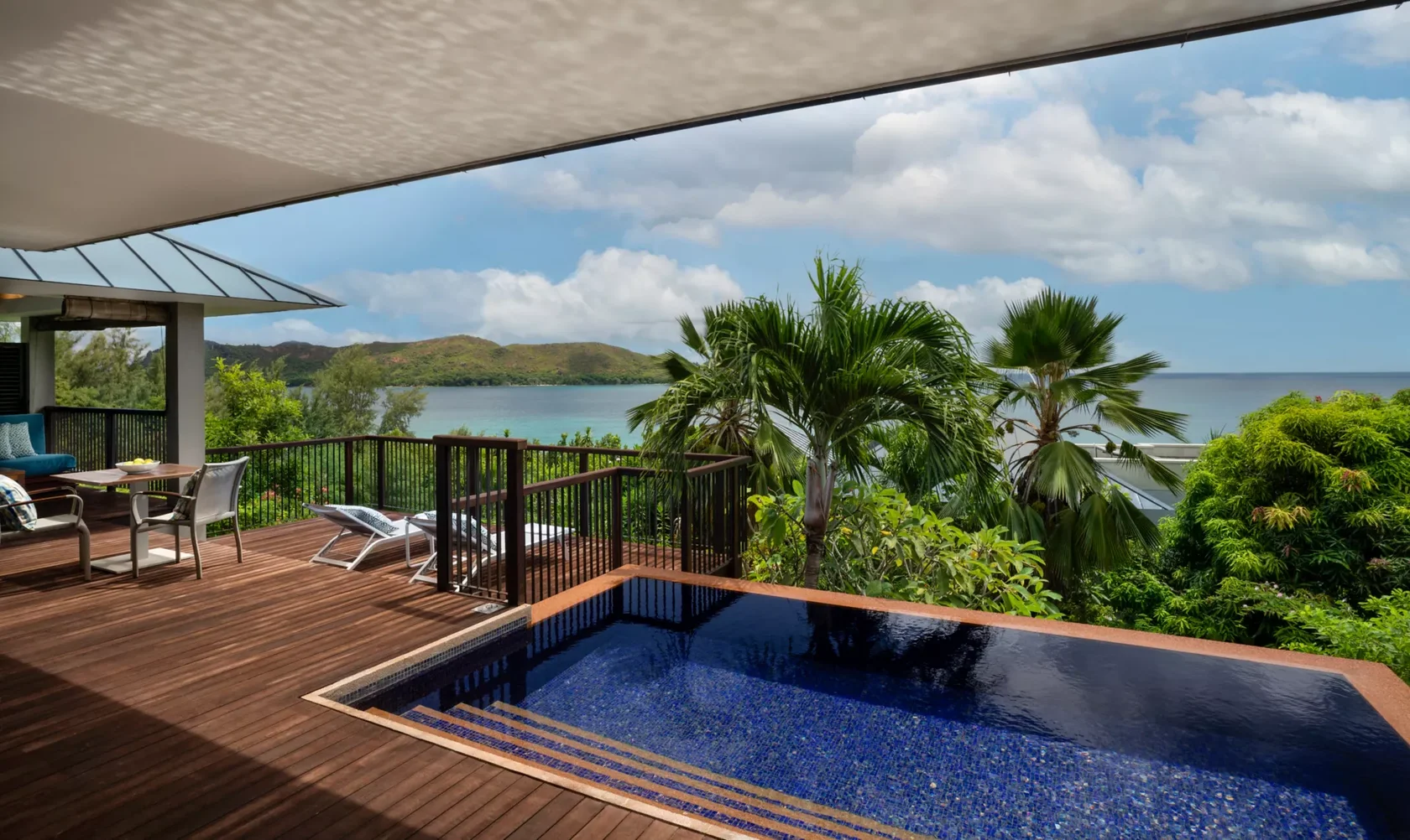 Raffles Seychelles на Пралене: частные виллы с бассейном, до 50% скидки, BB=HB от 5 ночей, дети до 12,99 лет бесплатно и расширенные привилегии для двух‑ и четырёхспальных вилл при бронировании до 28.02.2026.