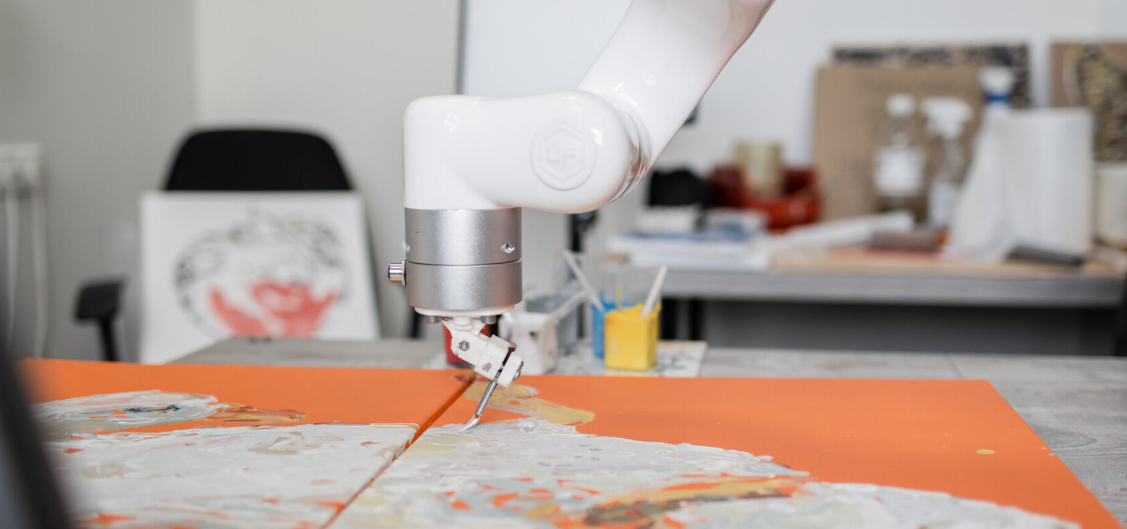 Робот художник - рука Кука