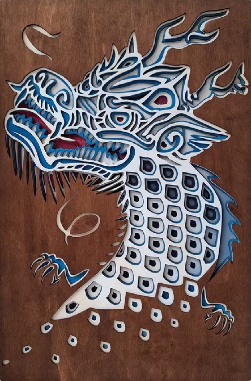 Панно из дерева в виде дракона в белом цвете