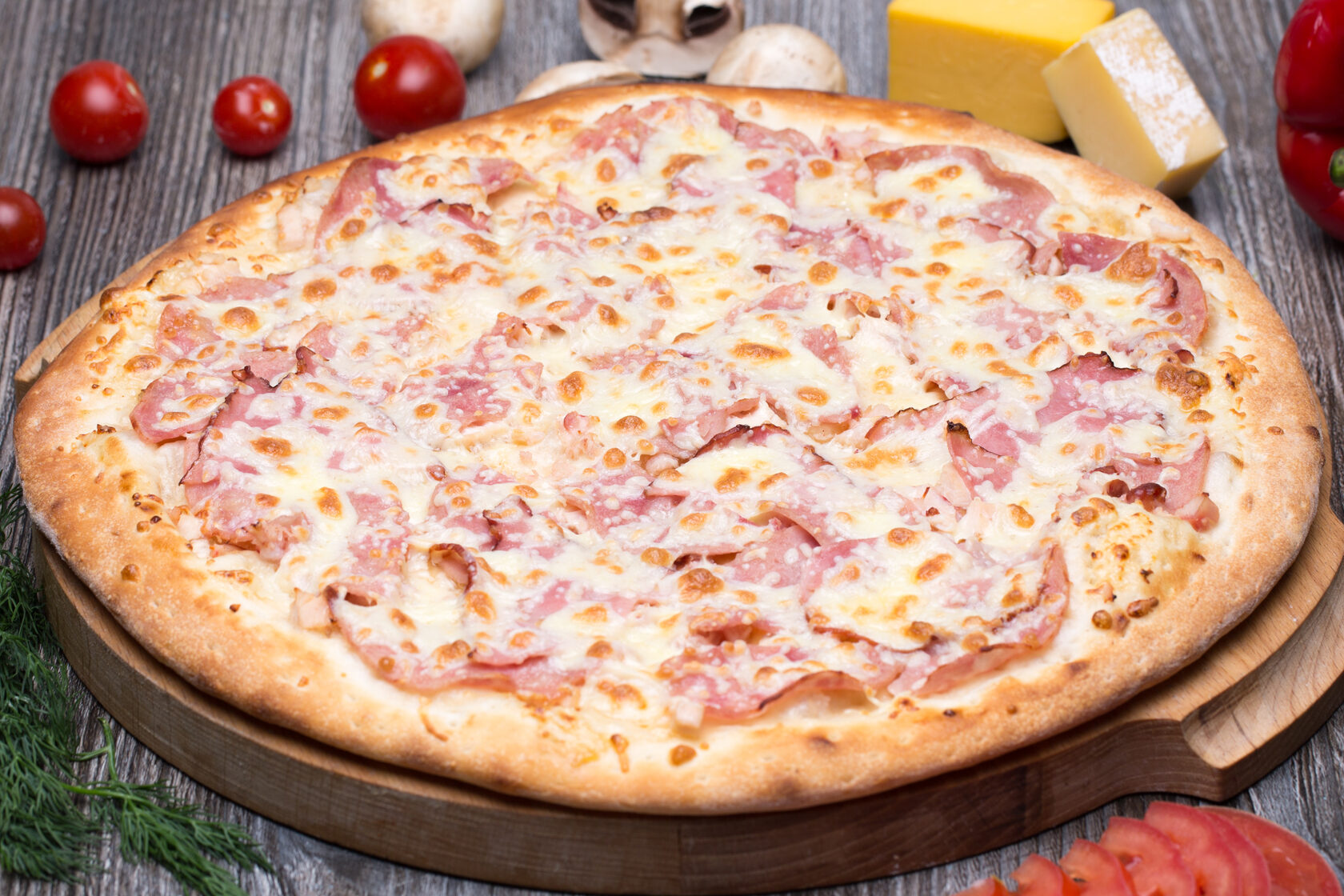 Сити пицца заказать. Венецианская пицца. Пицца с колбасой и сыром. Пицца 45 см. Пицца сладкая курица.