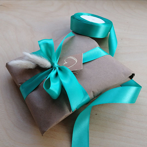 коробок подарков, упаковка подарков, доставка подарков, кастом упаковка, роспись коробок