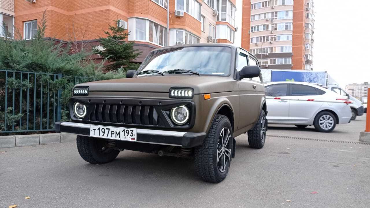 Нива в цвете Camo Green после покраски Раптором