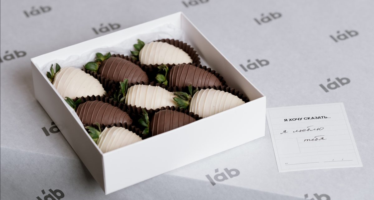 Коробка клубники в шоколаде Lab berry