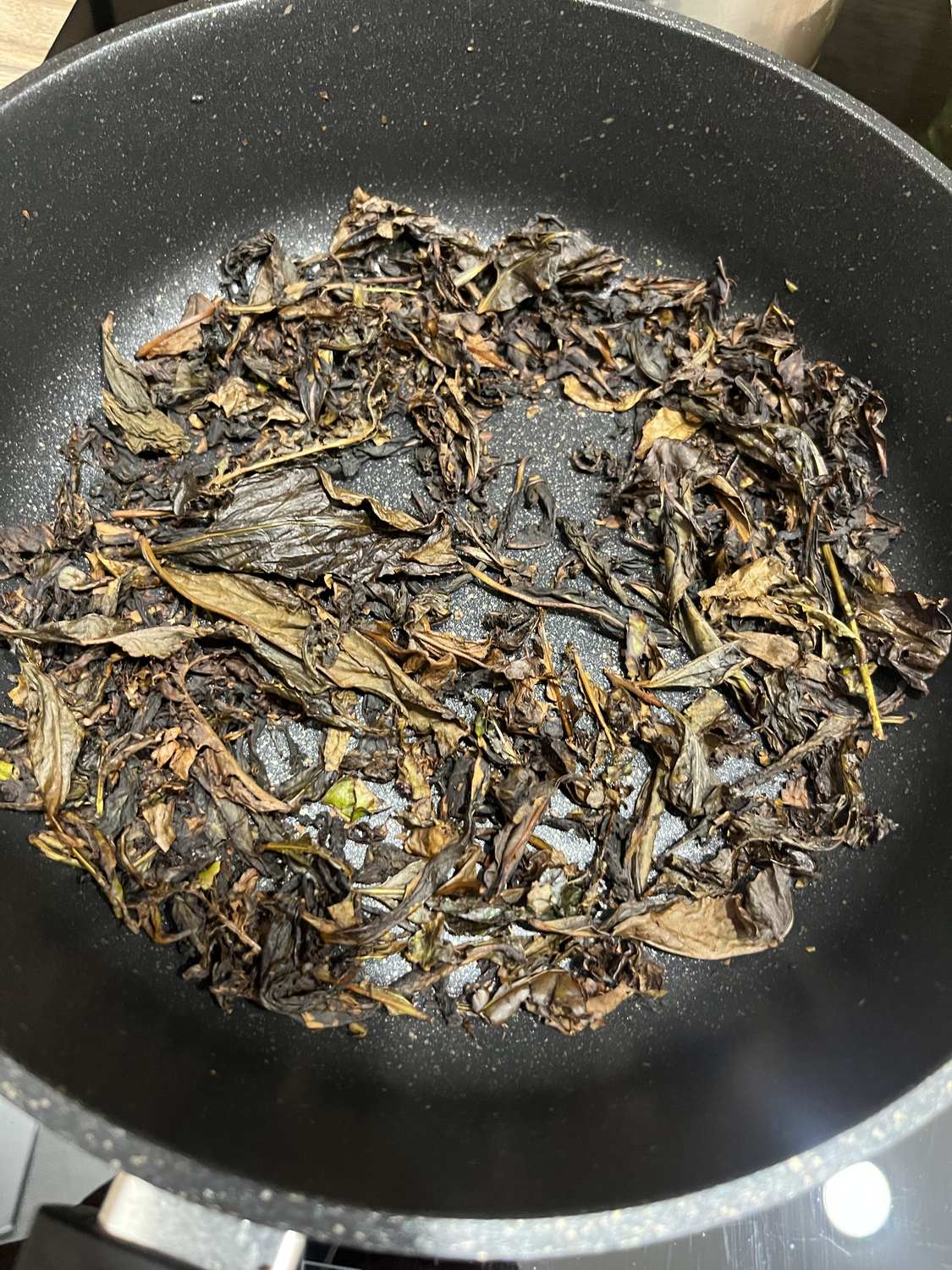 Сушка красного чая на сковороде