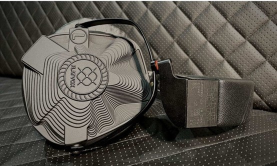 Изображение выглядит как Модный аксессуар, часы, в помещении, пол

Автоматически созданное описание