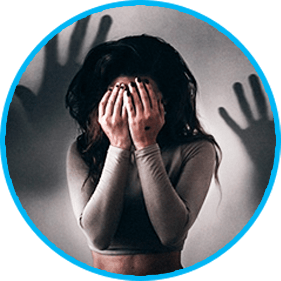 Девушка в страхе