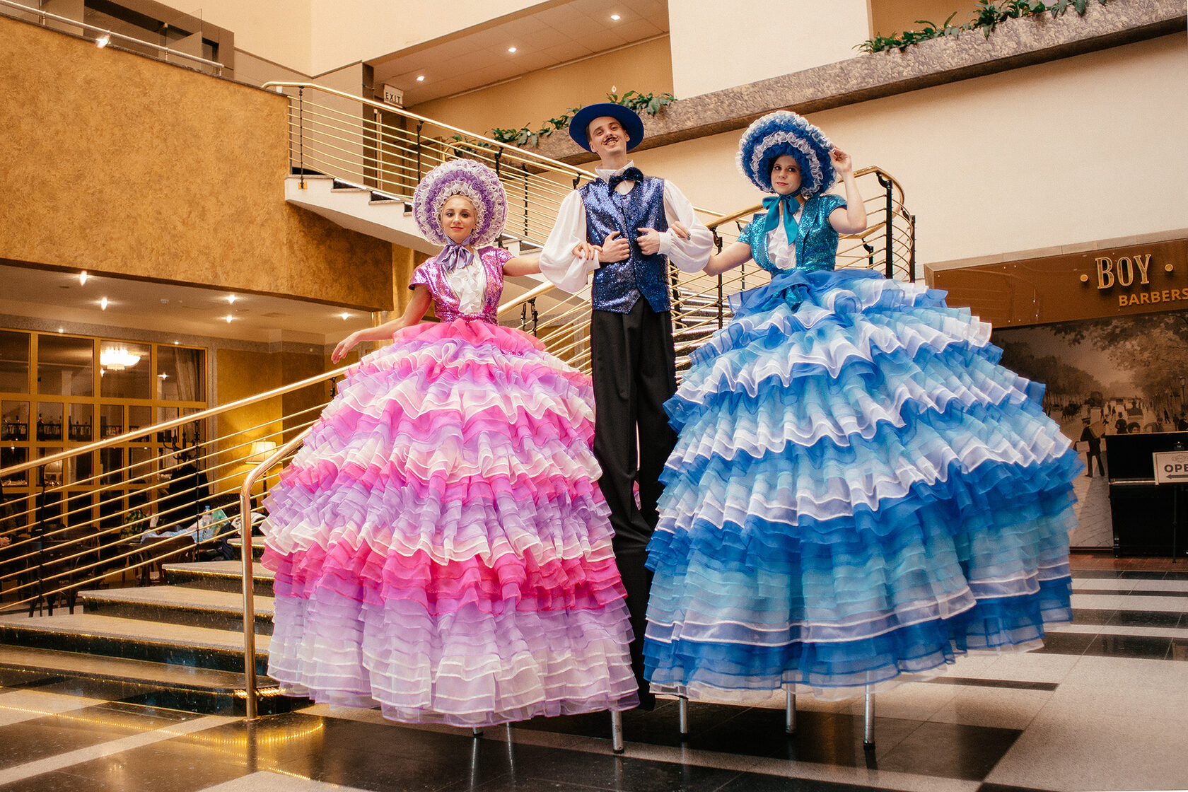 Ходулисты Гулливер, Образы Кокетки и Кавалер