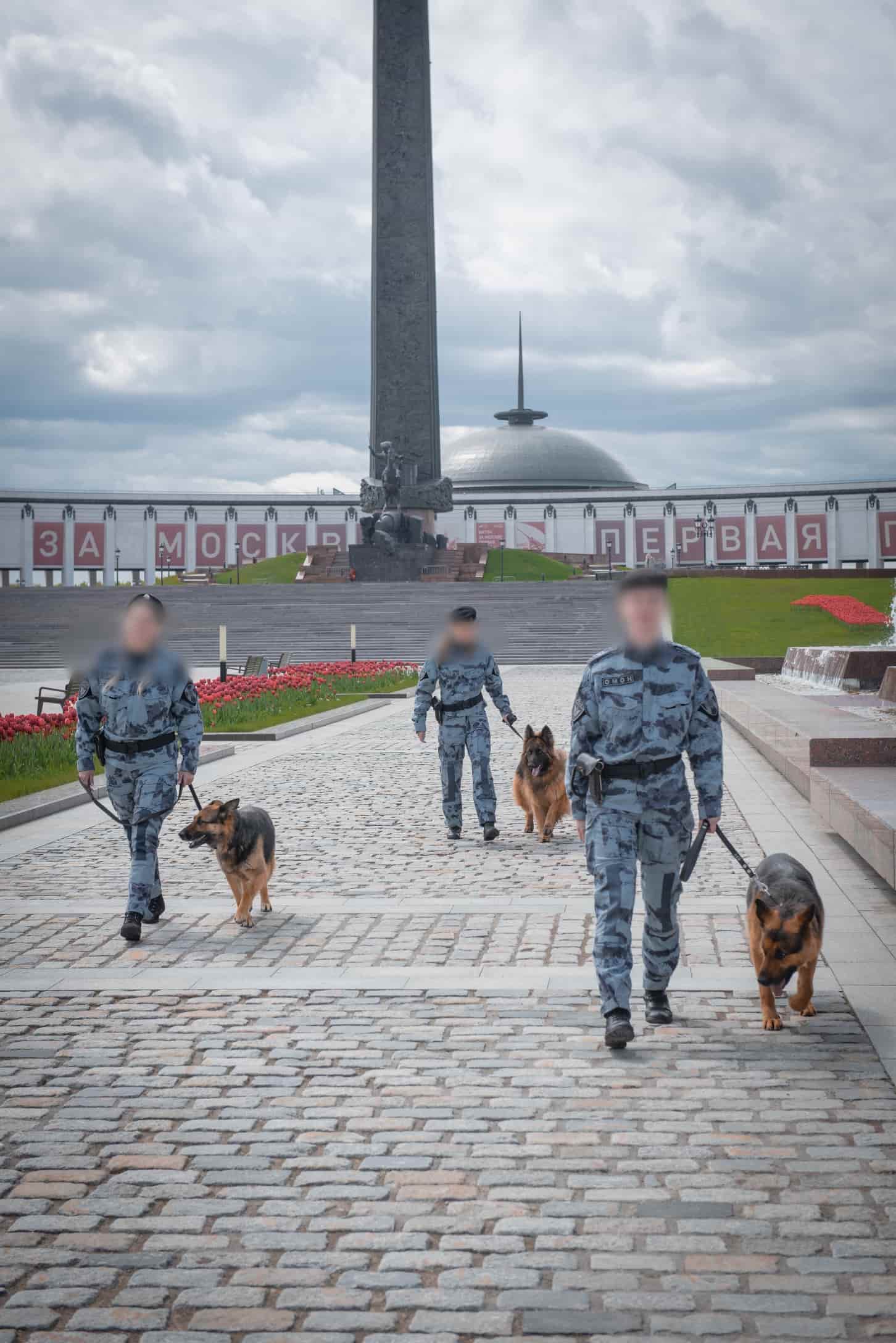 Кинологи ОМОН