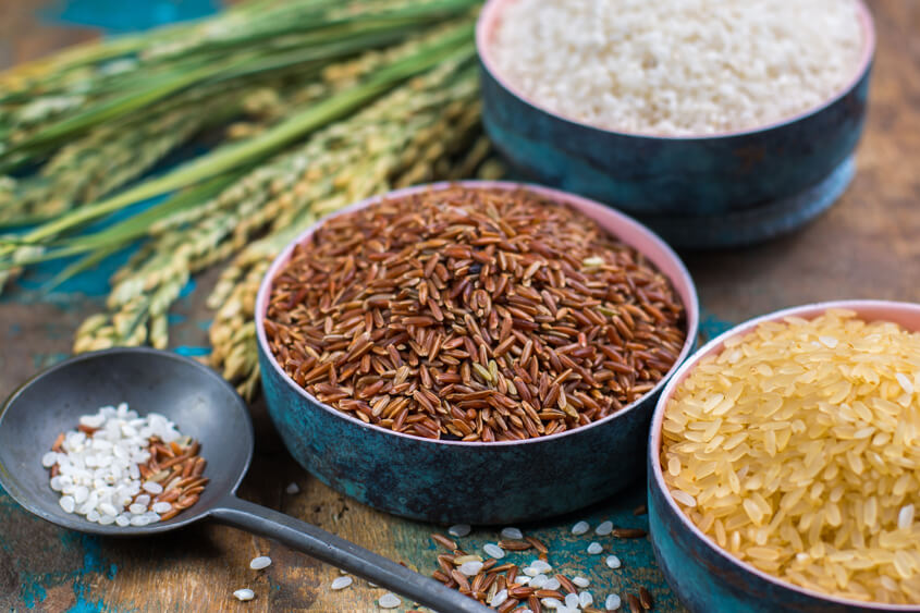 7 diferențe între orezul brun și cel alb
