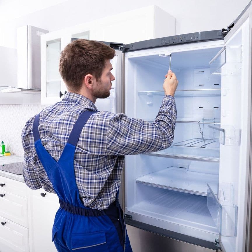 Мастер по ремонту холодильников ТехноБыт