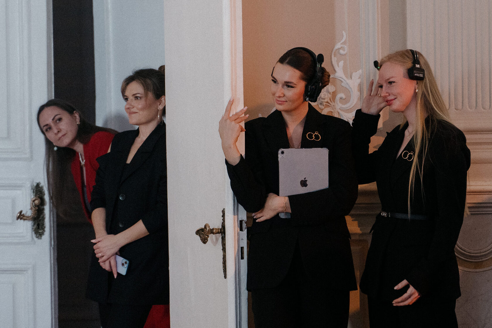 Организатор и координатор на мероприятии в особняке 