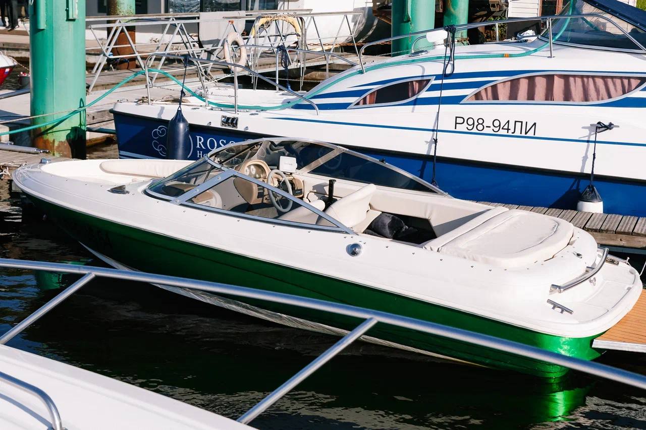 Катер Green для романтических прогулок по Неве