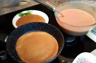 Приготовление печеночного торта из куриной печени с морковью и луком: шаг 5