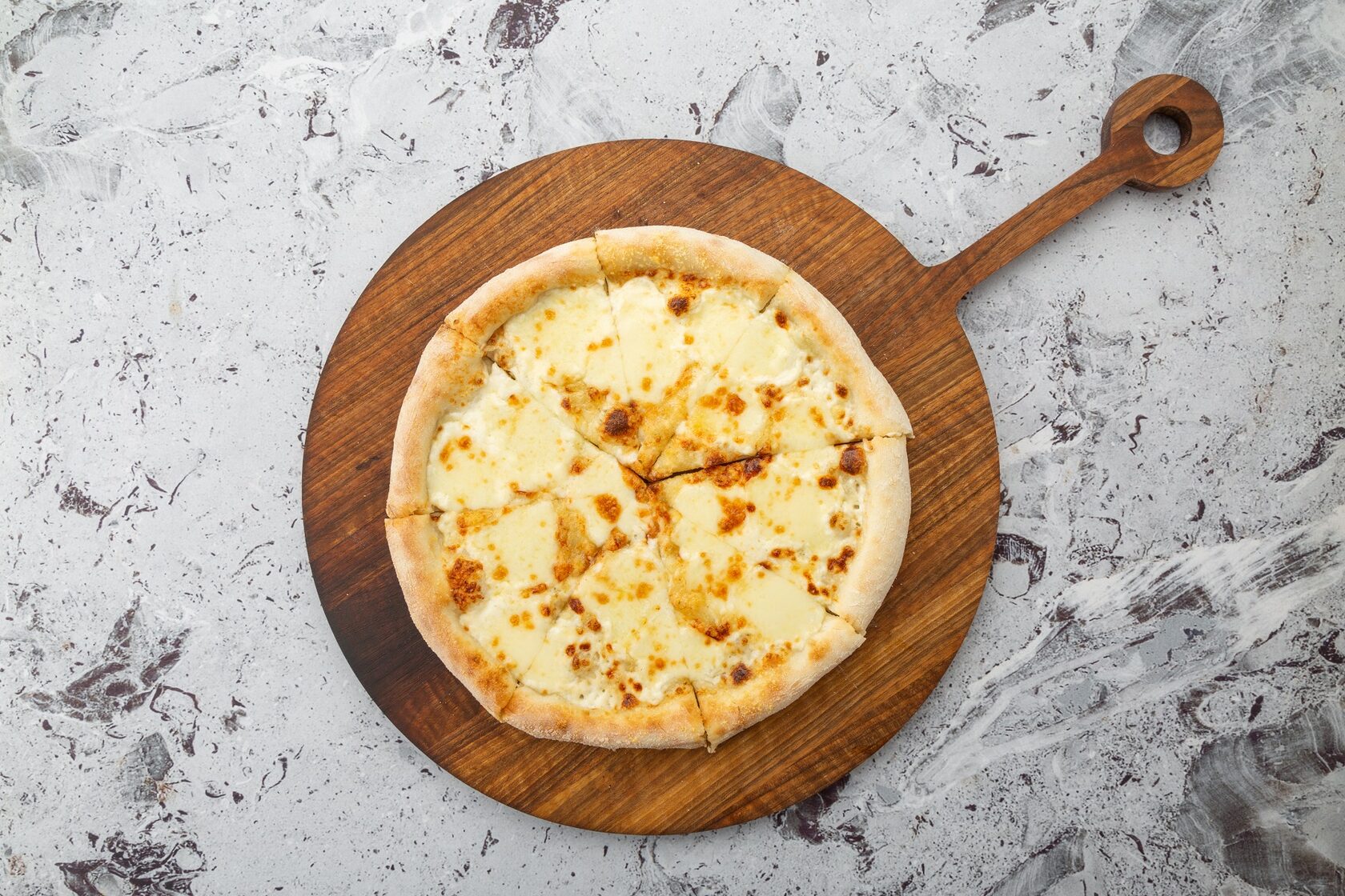 Какой сыр лучше использовать для пиццы. Сыр для пиццы. Сырный бортик в пицце. Сыр пармезан для пиццы. Сыр пицца чиз.