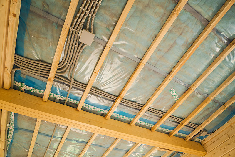Потолок в каркасном доме: полное руководство по обустройству