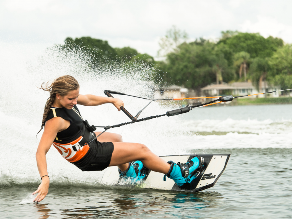 фото нанесения макияжа на лицо девушки 