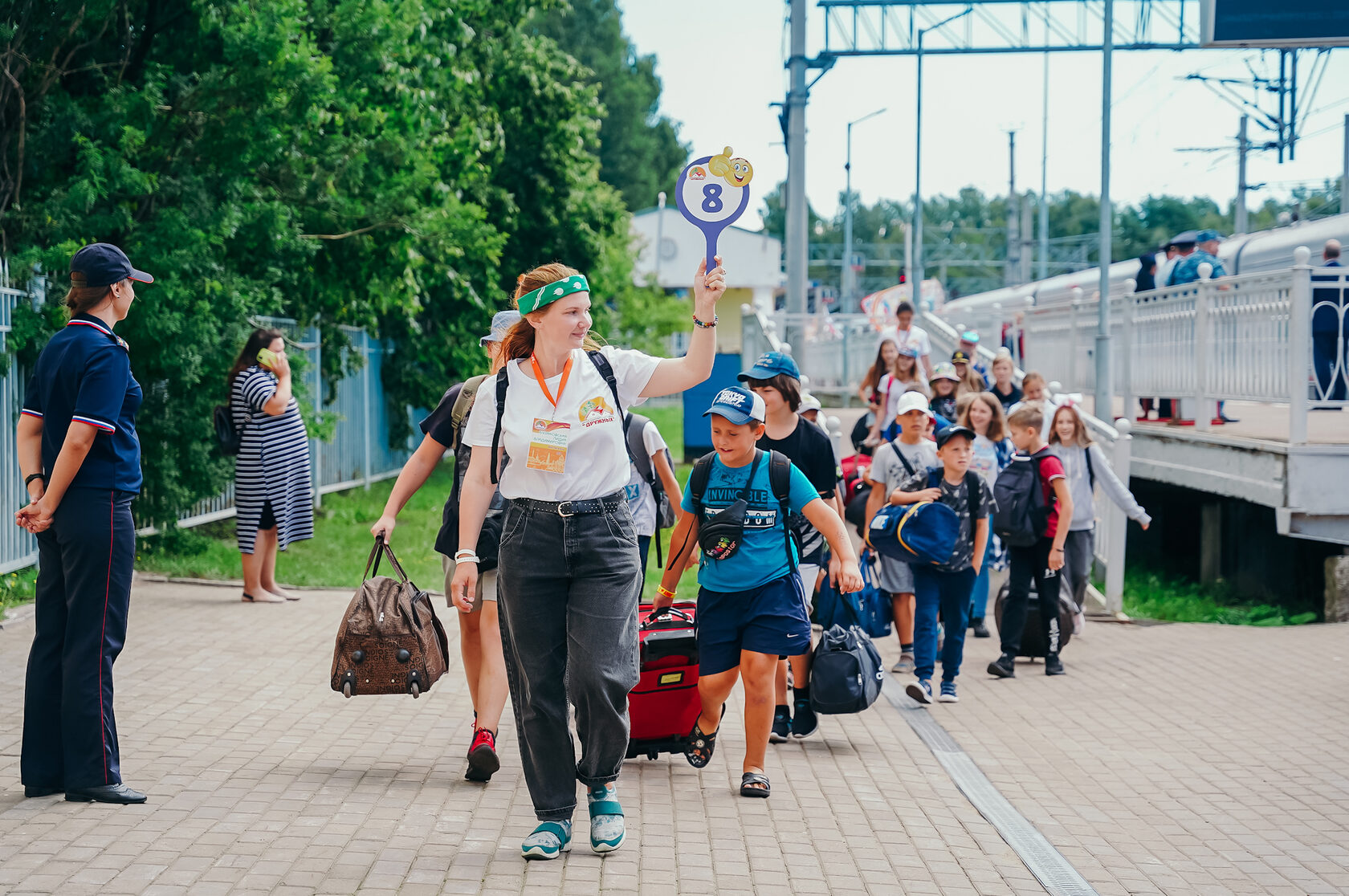 Тк смена. Дружных лагерь Санкт-Петербург. Беглов в лагере дружных. Беглов посетил лагерь дружных. Классные лагеря в Питере.