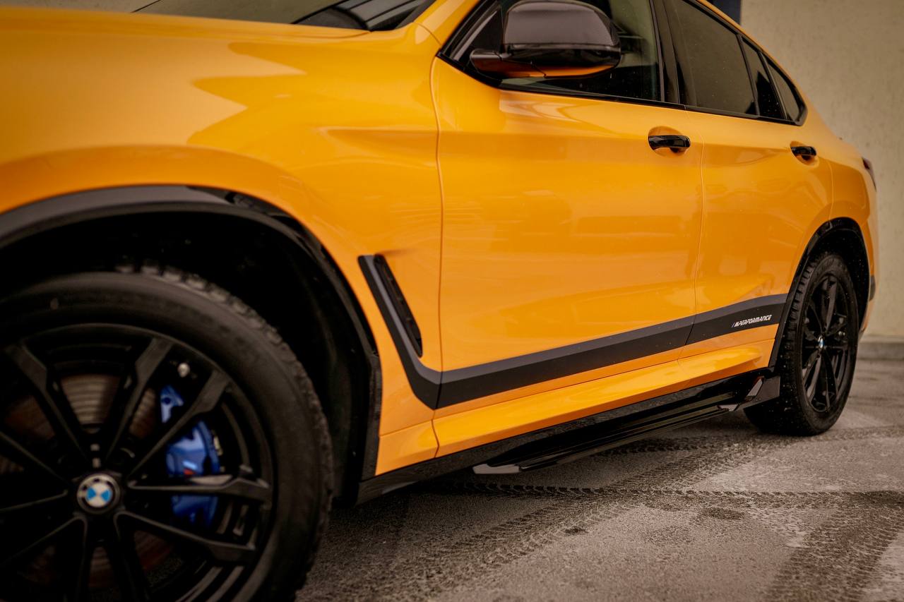 полная оклейка bmw x4 в цветную пленку Vega PPF 103 Gloss McLaren Orange
