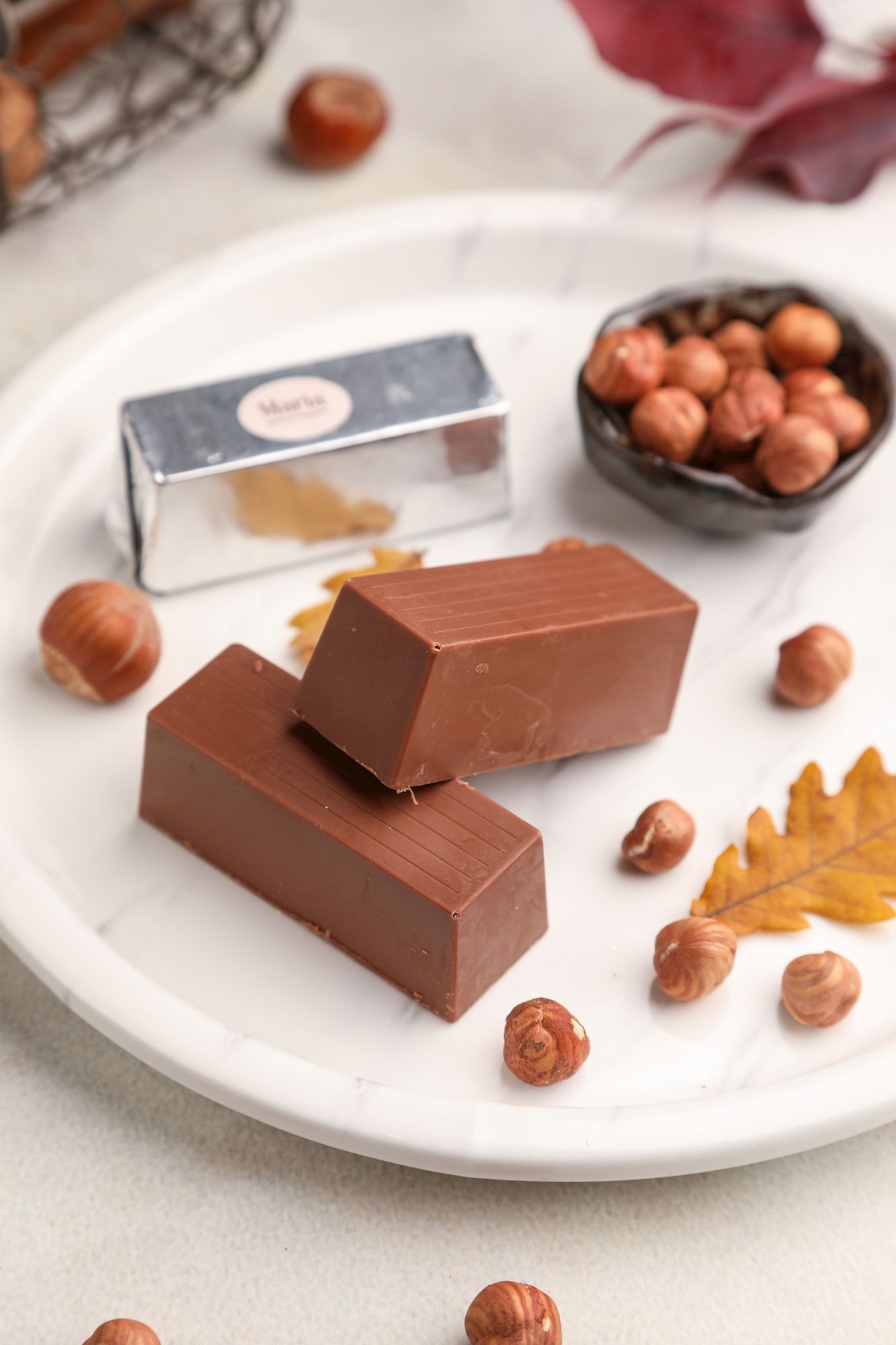 шоколад ореховый 60 гр. шоколадка с орехами. конфеты коркунов с цельным фундуком. молочные конфеты с фундуком. молочные конфеты с фундуком.