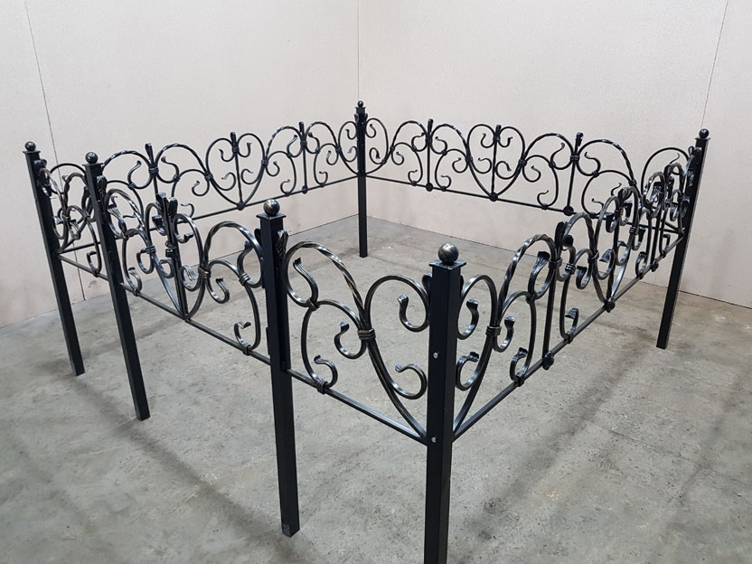 ограда кованая на кладбище