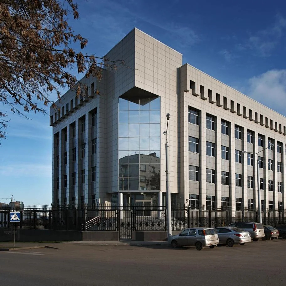 Адм здание. Здание обычное. административное здание.