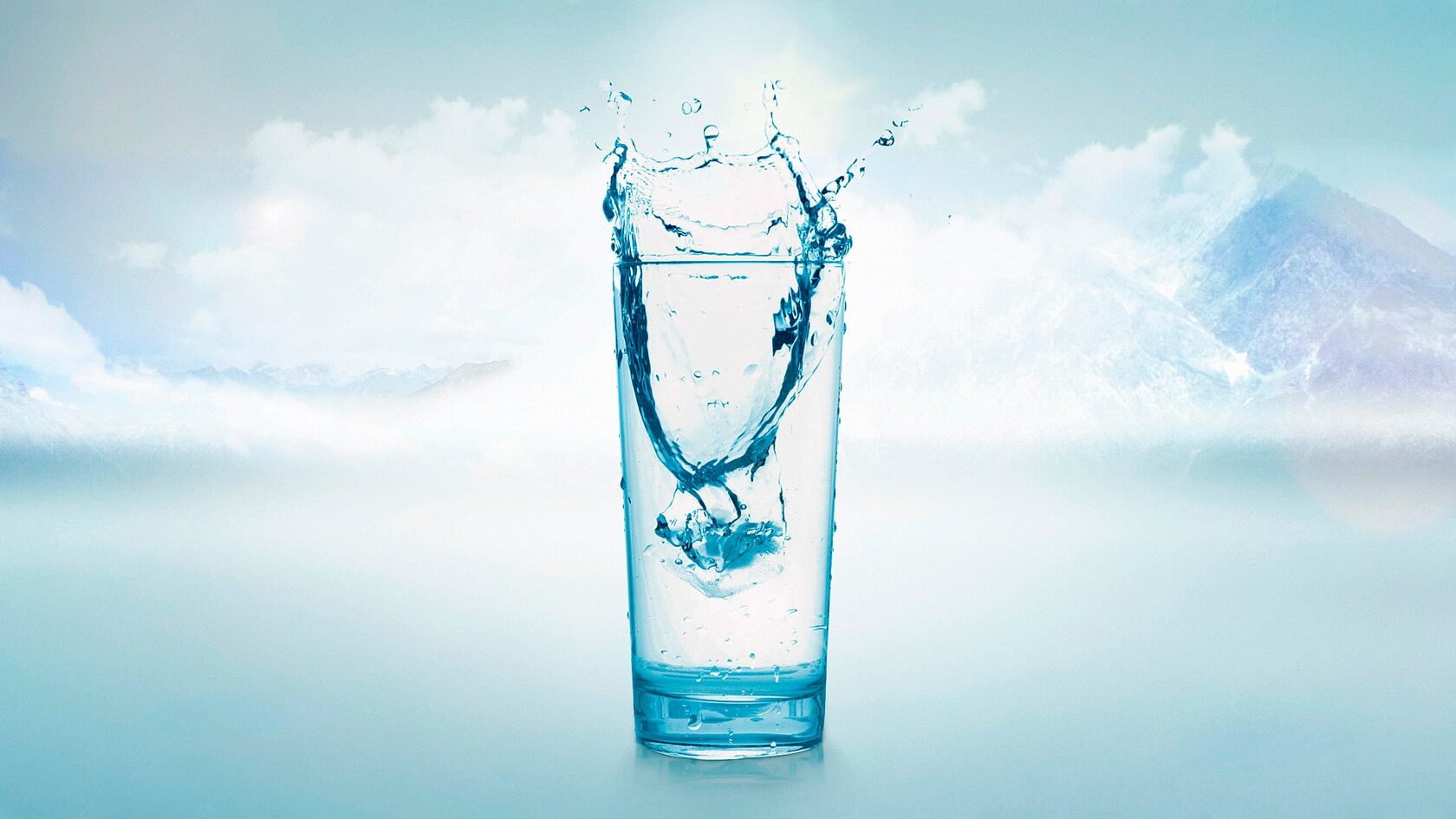 Обложка с изображением кристально чистой воды, символизирующей качество питьевой воды