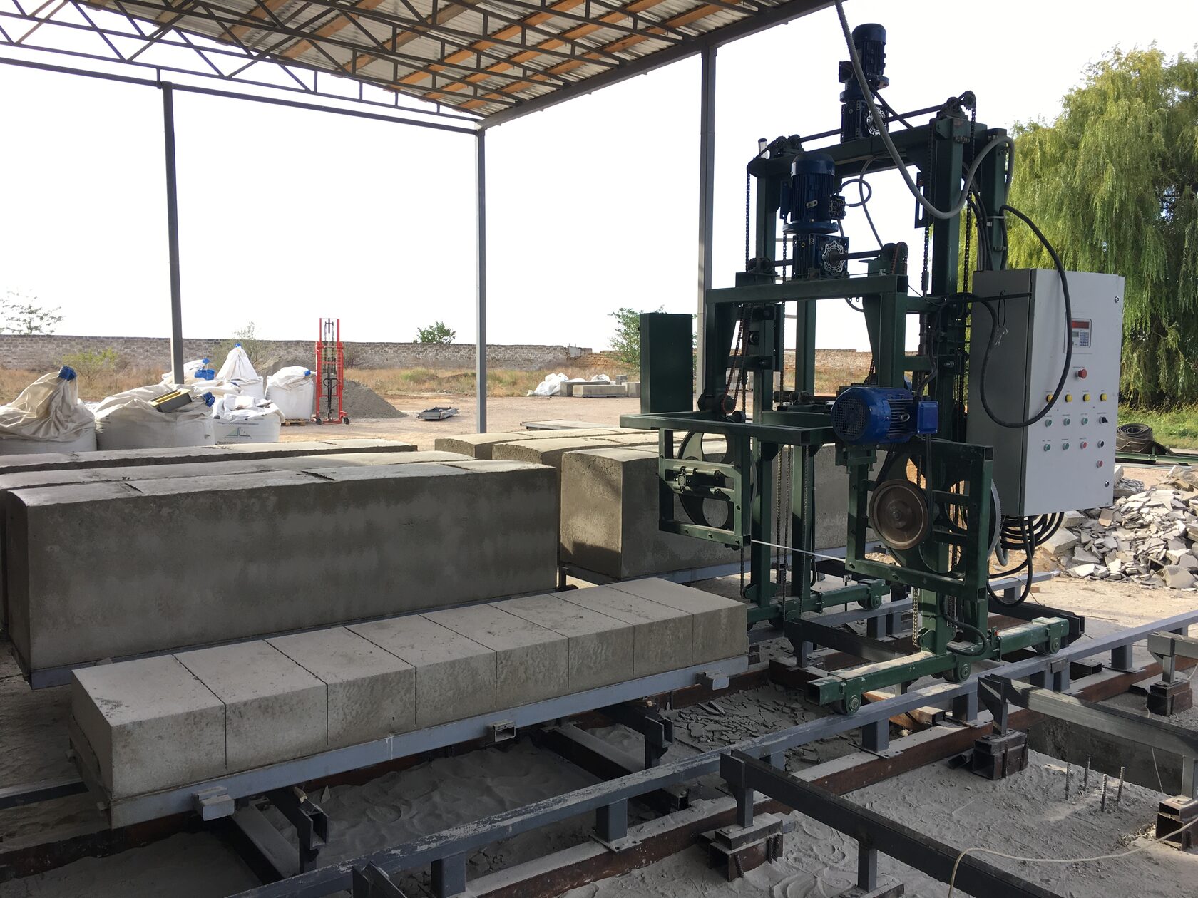 Мини завод по производству пеноблоков. Станок для производства пеноблоков. Завод по производству пеноблоков. Завод по производству пеноблока. Пеноблочный станок для производства пеноблока.