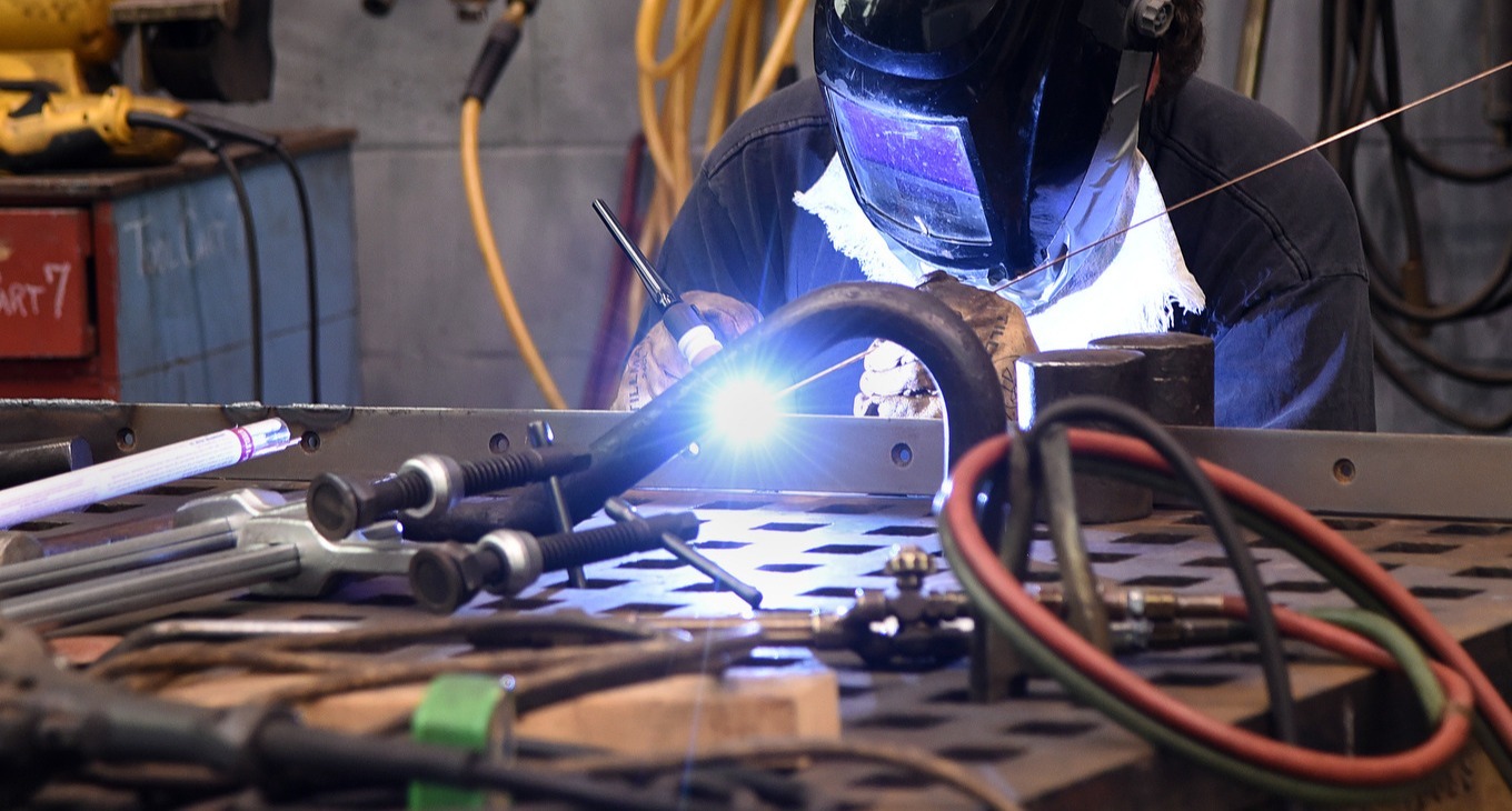 Ручная дуговая сварка плавящимся покрытым электродом на заказ в ...