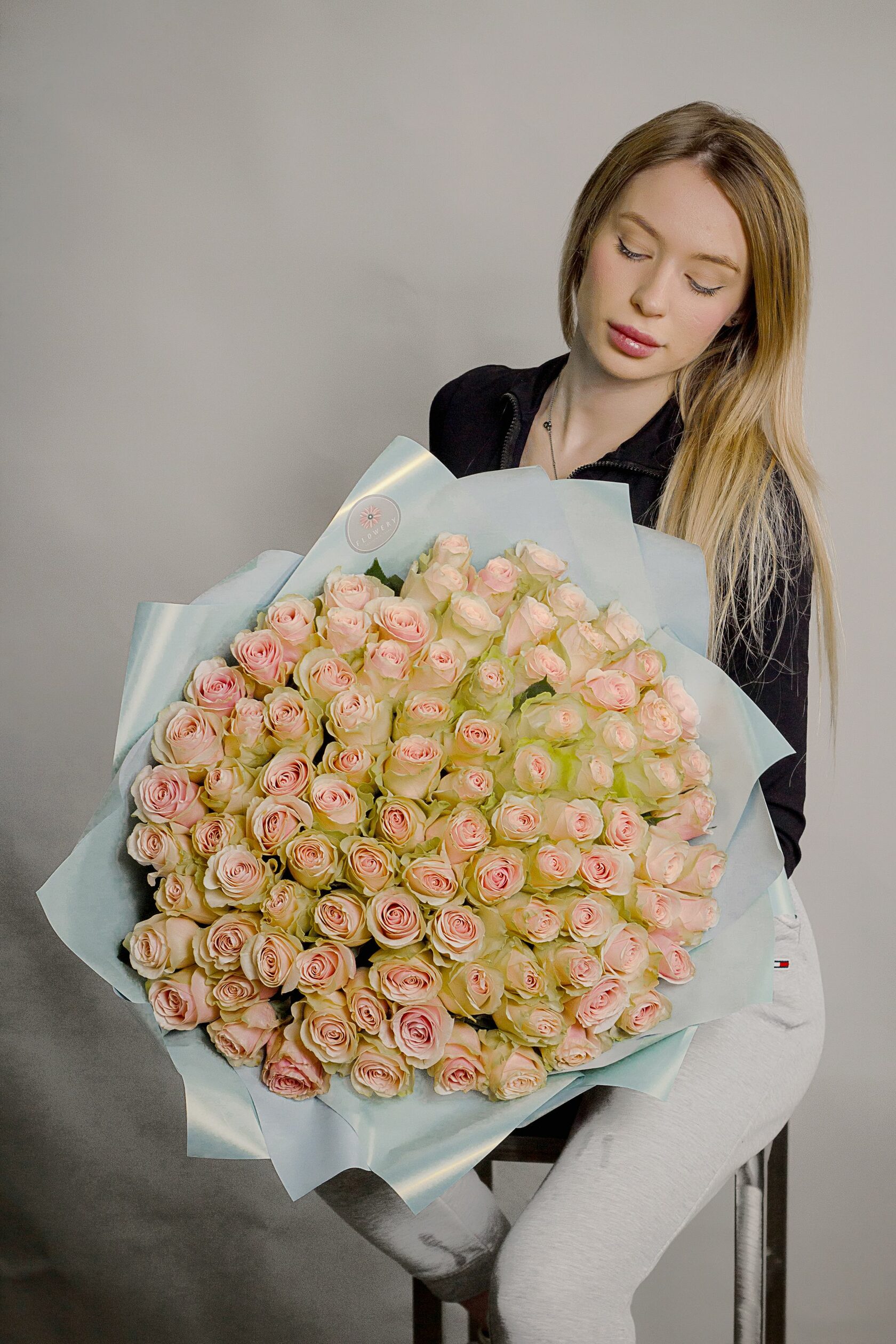 Красивая упаковка 101 розы