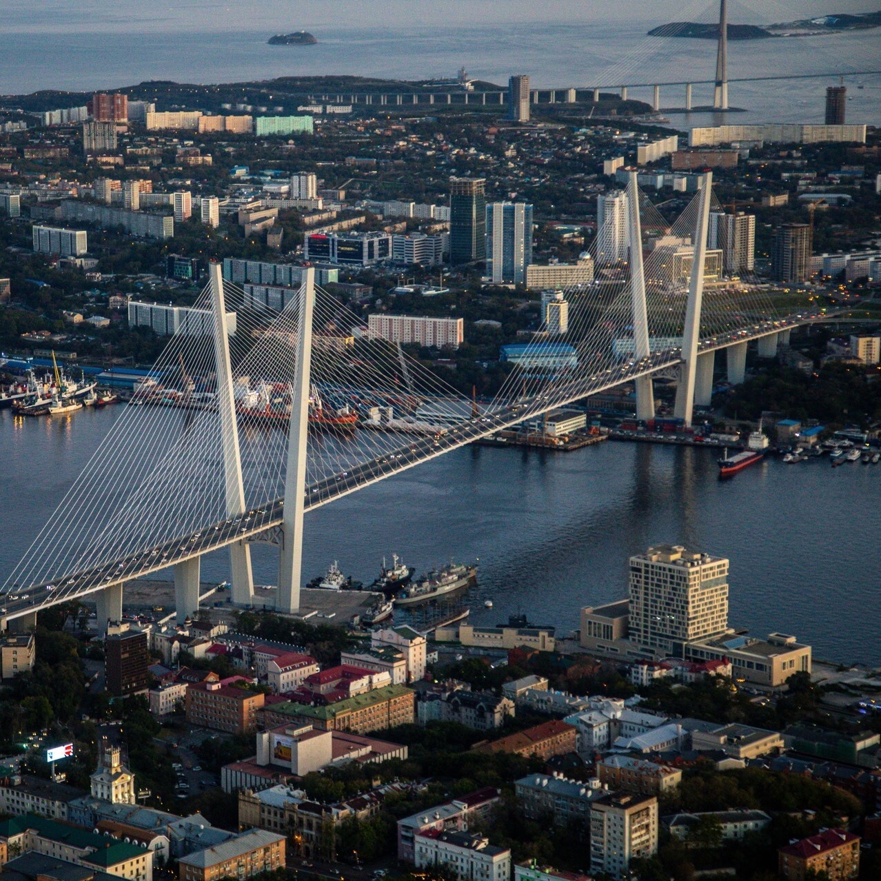 Полет на вертолете над Золотым мостом