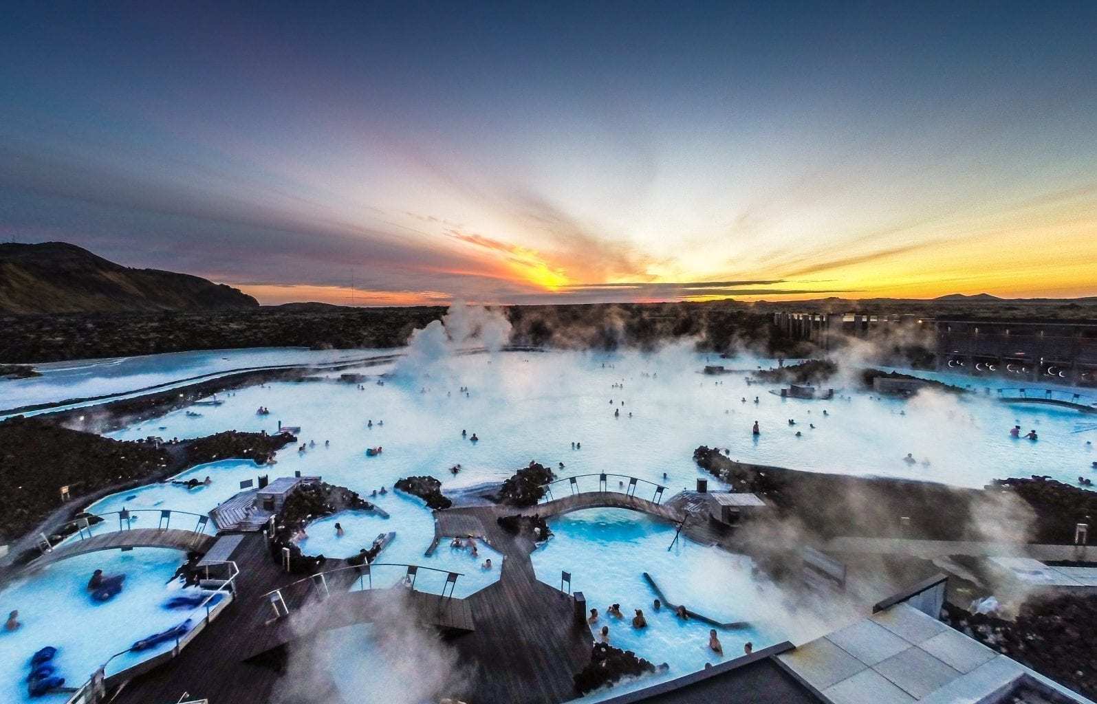 Какую страну называют страной льда и огня. Голубая Лагуна Исландия. Голубая Лагуна (Гриндавик, Исландия). Голубая Лагуна - геотермальный бассейн в Исландии. Исландия термальные источники голубая Лагуна.