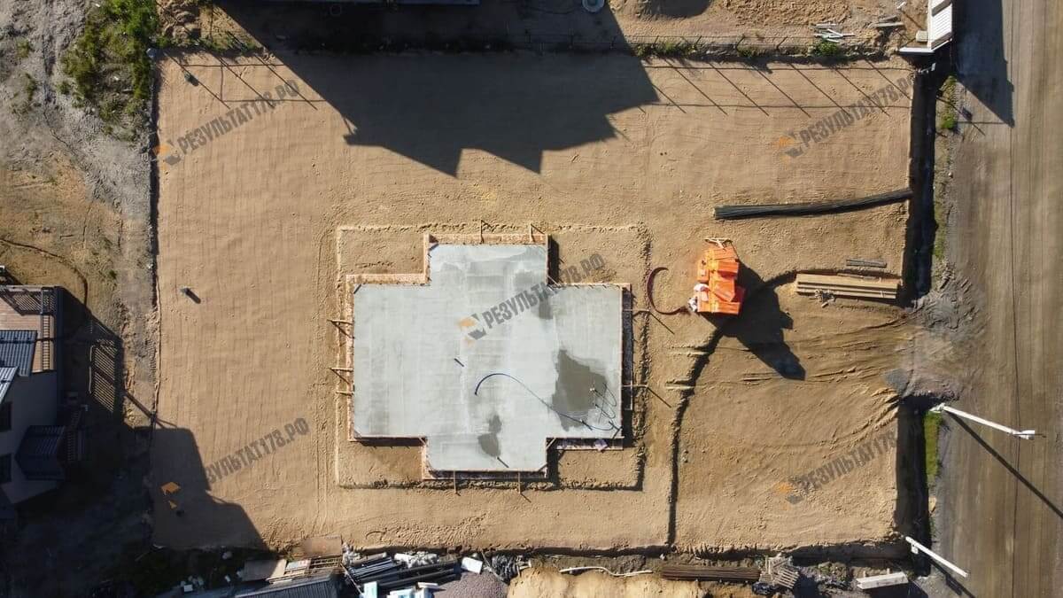 Готовая монолитная 10х10 железобетонная фунламентная плита с армированием в 2 сетки под ключ стоимость и цена указана на сайте 