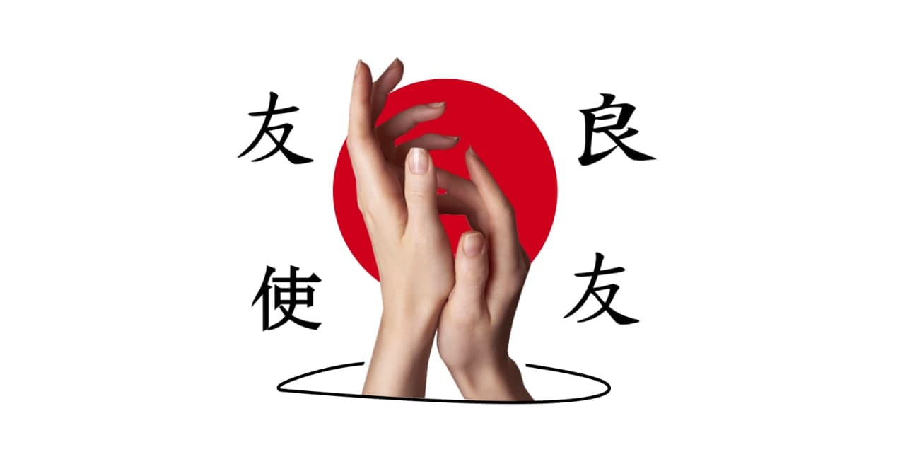 Японский маникюр укрепляет ногти, но он не цветной. Источник изображения: Зелёный