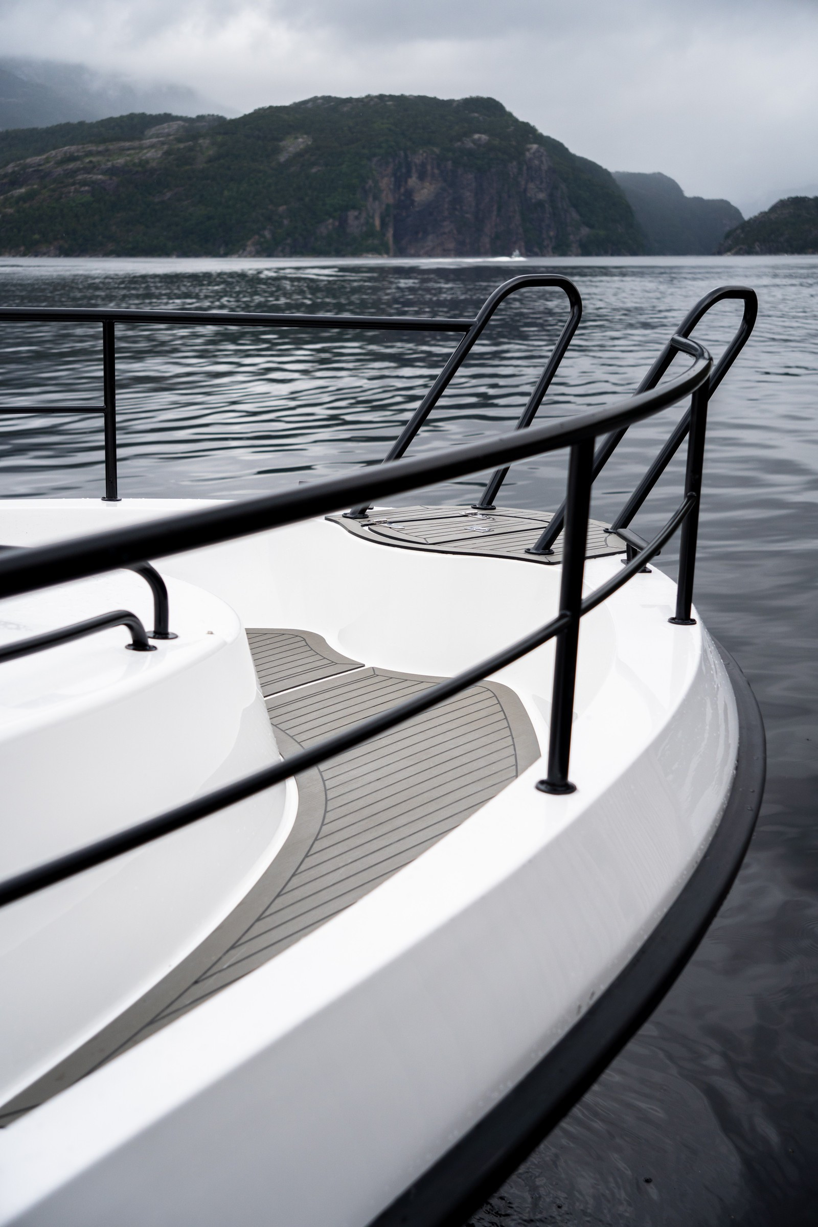 Nord Star 33+ кормовая каюта с двуспальным спальным местом