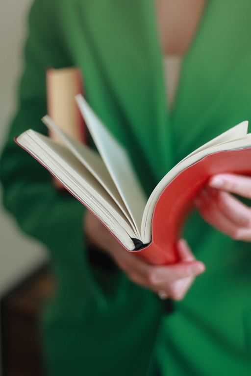 Ирина Колосова создала самые популярные онлайн курсы английского языка. Обучает английскому онлайн по всему миру.