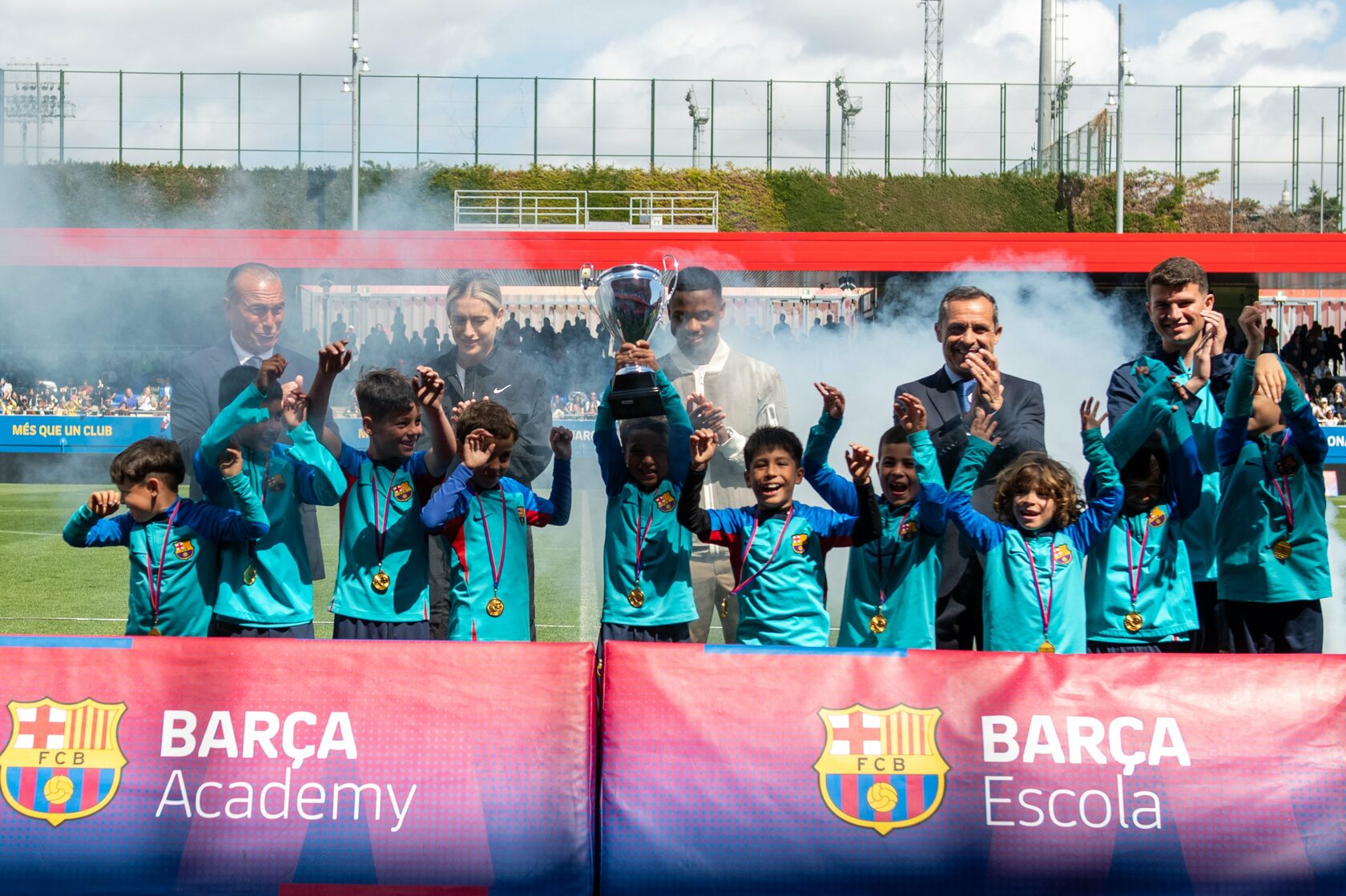 Занятия футболом в Barça Escola