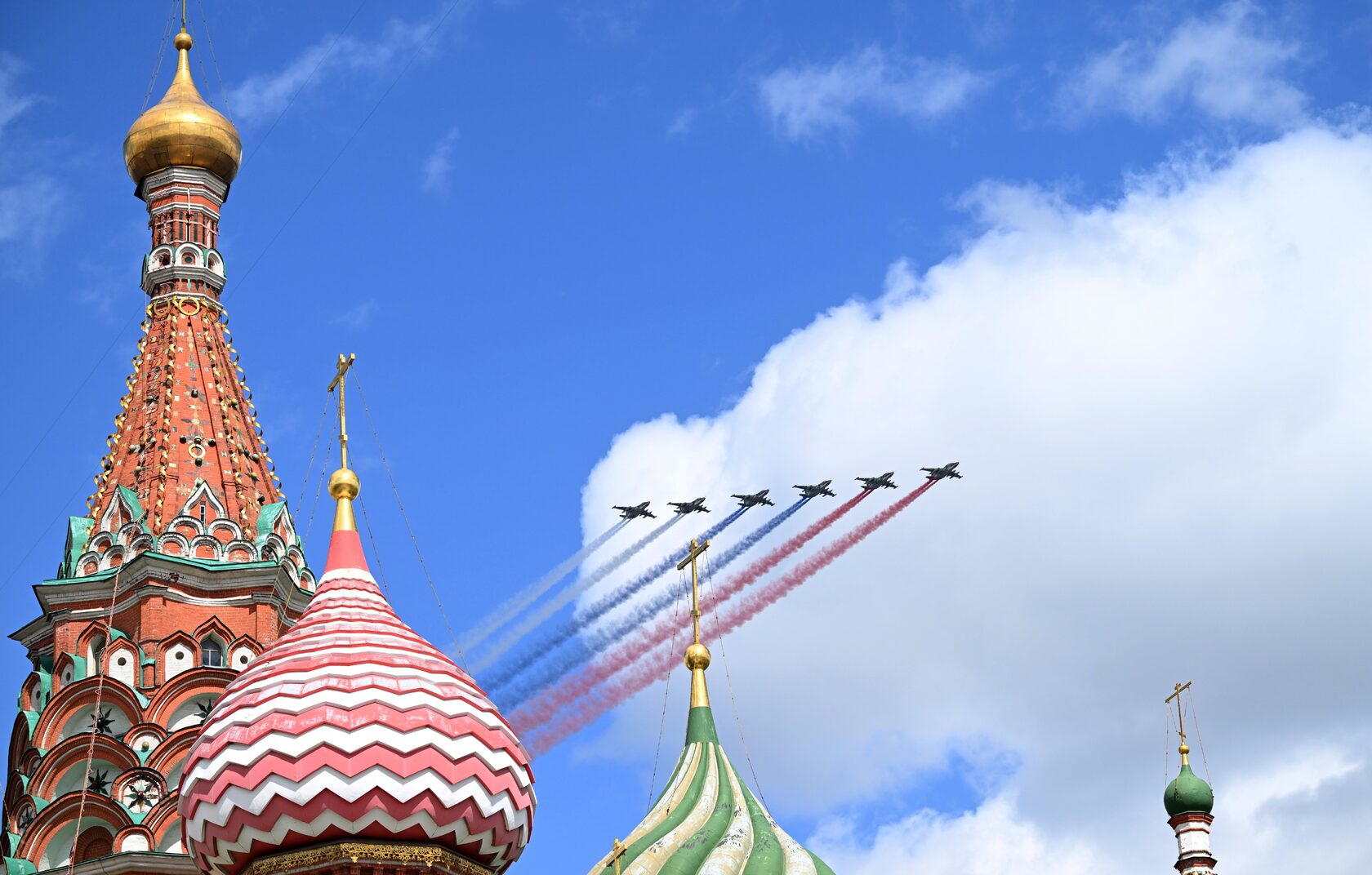 Пролет авиации над Красной площадью 9 мая 2025