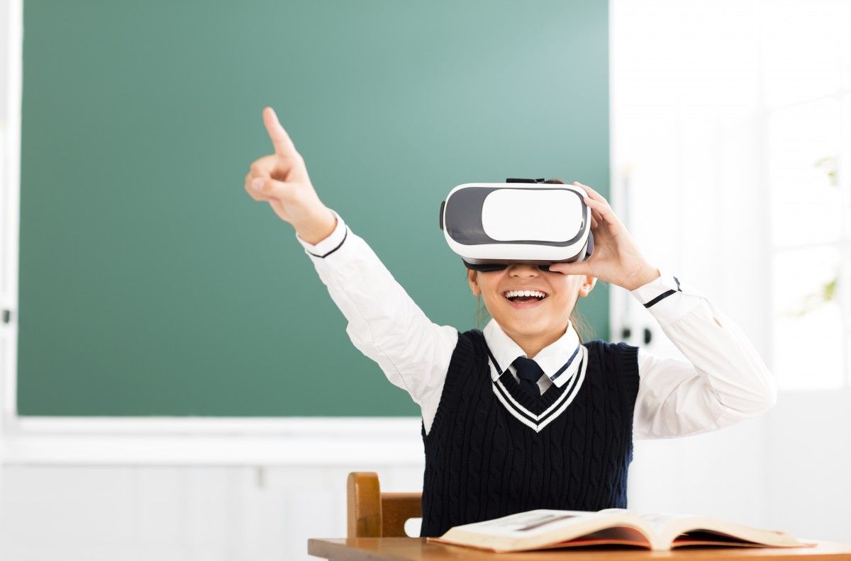 Школьники весь класс в очках VR