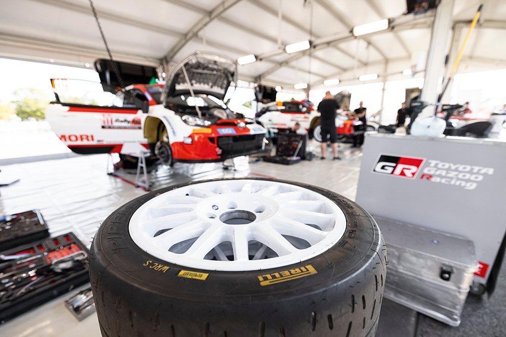 Шины Pirelli в расположении команды Toyota, ралли Япония 2022