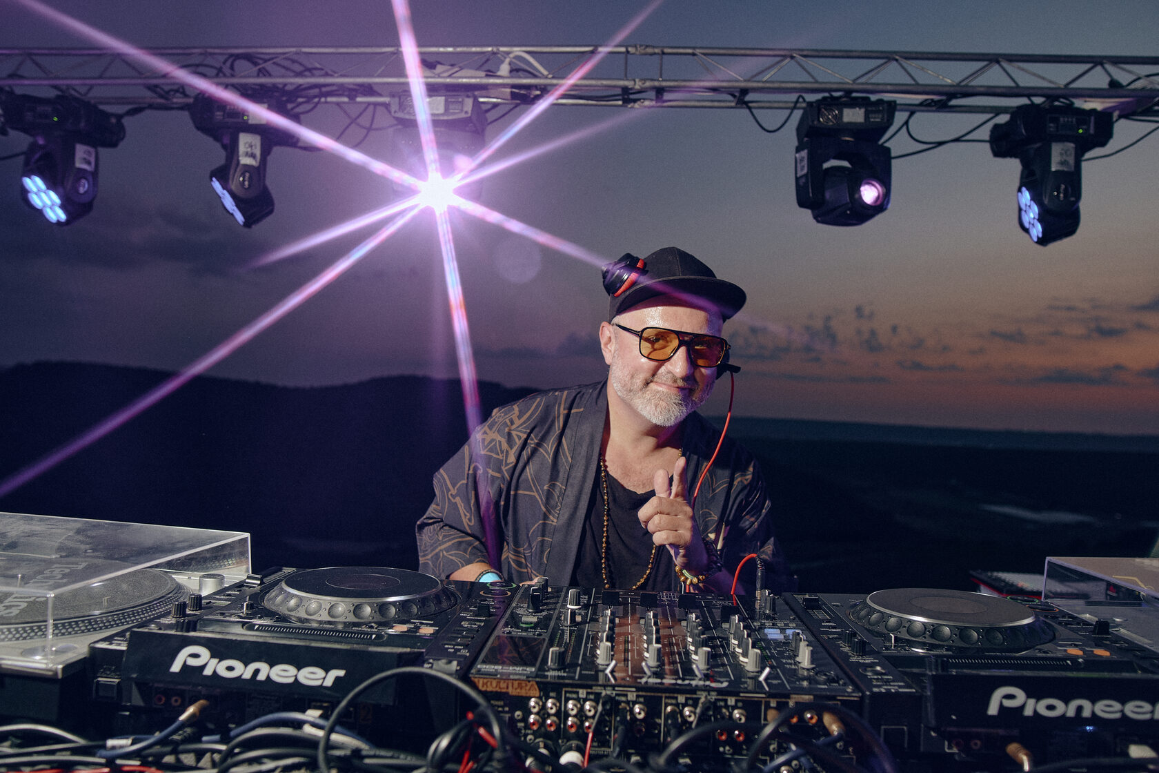 Александр Барашков за DJ-пультом