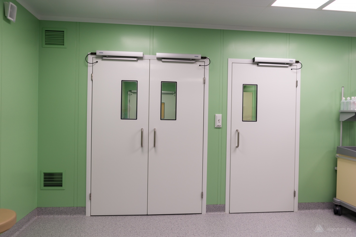 Двери для медицинских учреждений. Слайдерные двери для чистых помещений. Двери распашные для овощехранилищ дро-1.02.1. Двери маятниковые двустворчатые для чистых помещений. Водогазонепроницаемые двери 2 атмосферы для чистых помещений.