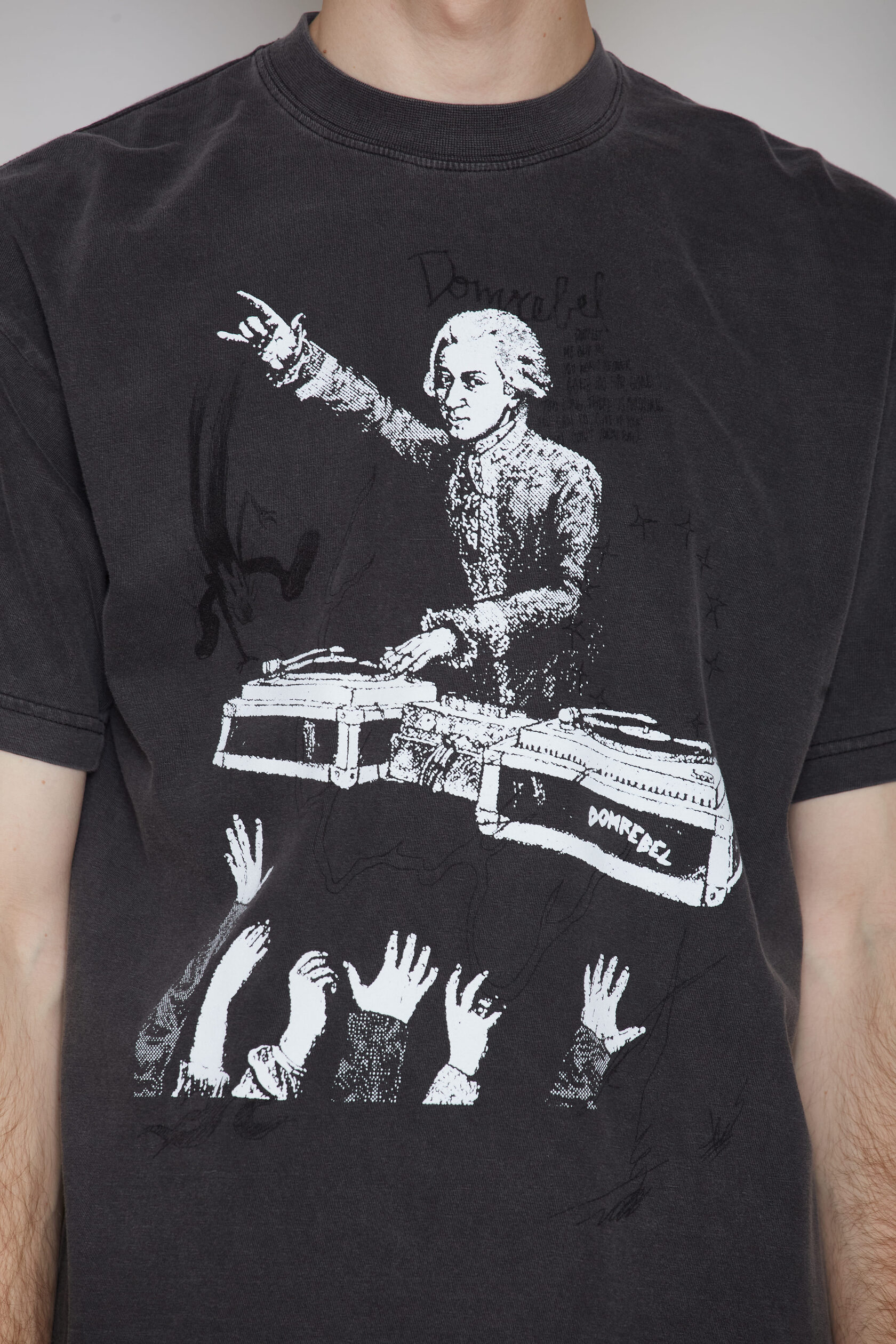 футболка Domrebel Моцарт