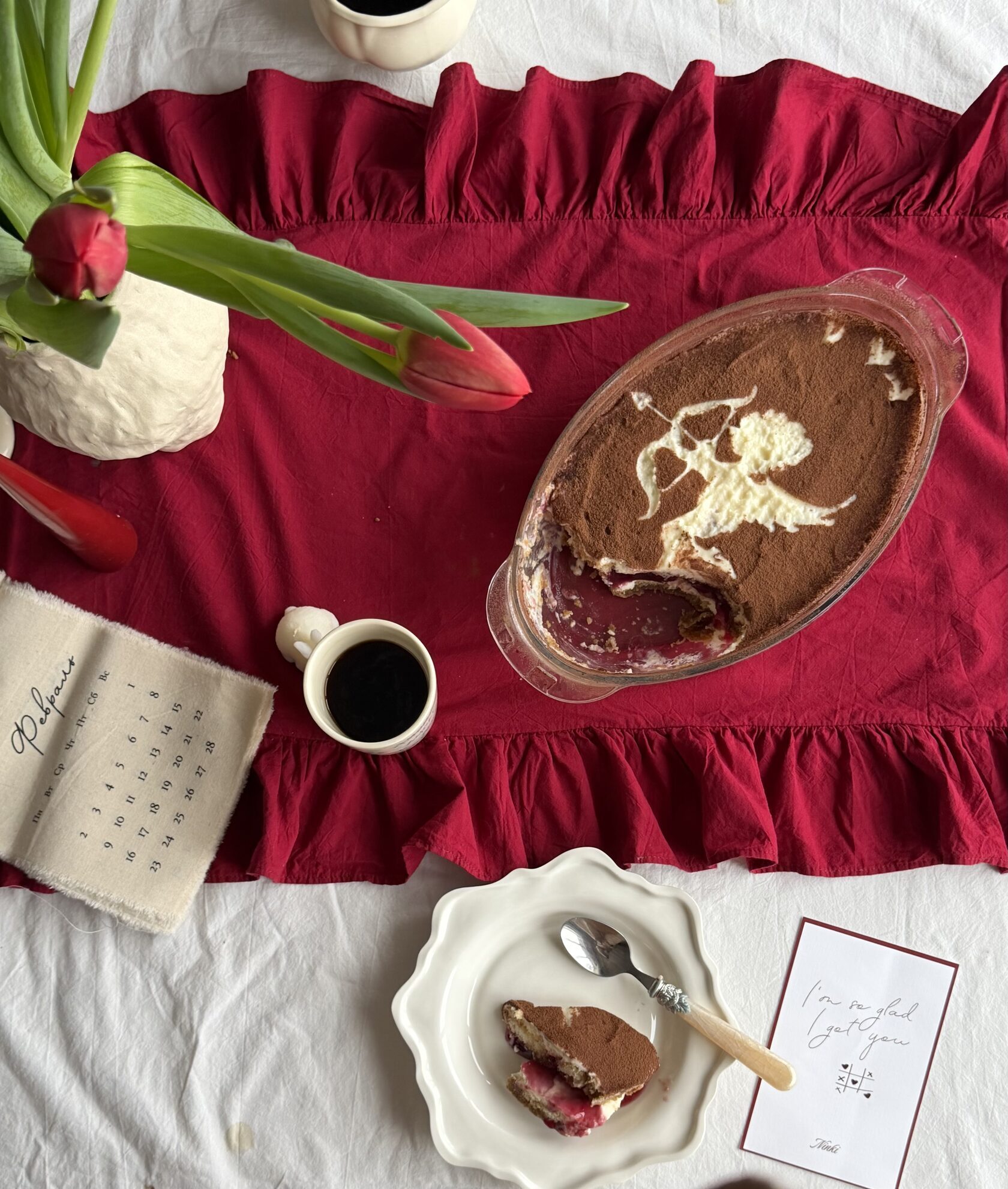 Дорожка на стол из варёного хлопка — стильная идея сервировки в пастельном интерьере