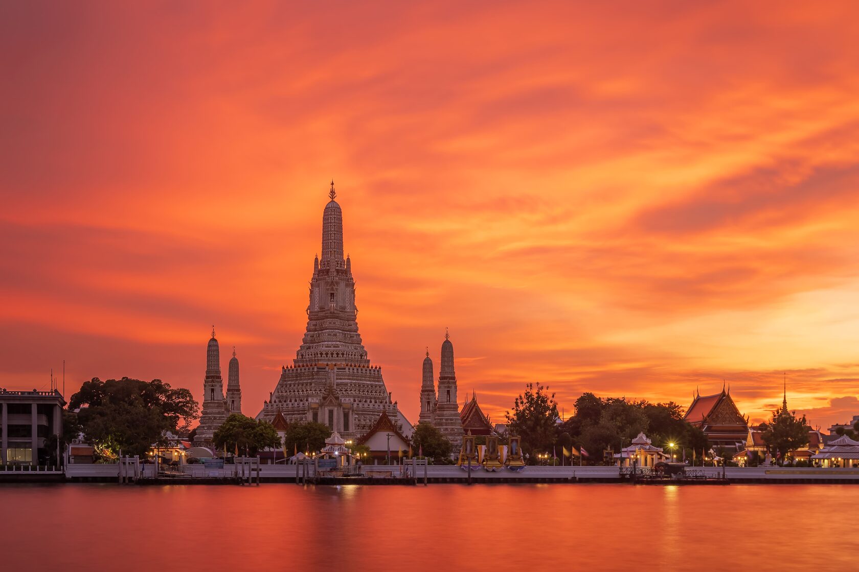 Храм ват Арун в Бангкоке. 2. Храм ват Арун в Бангкоке, Таиланд.. Храм рассвета ват Арун (храм на другом берегу). Как раньше назывался Тайланд.