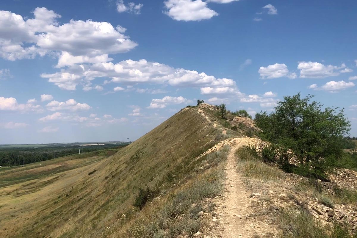 Село гребень. Гора Гребени Оренбург. Гора Гребени Сакмарский район. Гребени горнолыжка Оренбург. Гора Гребени Оренбург высота.