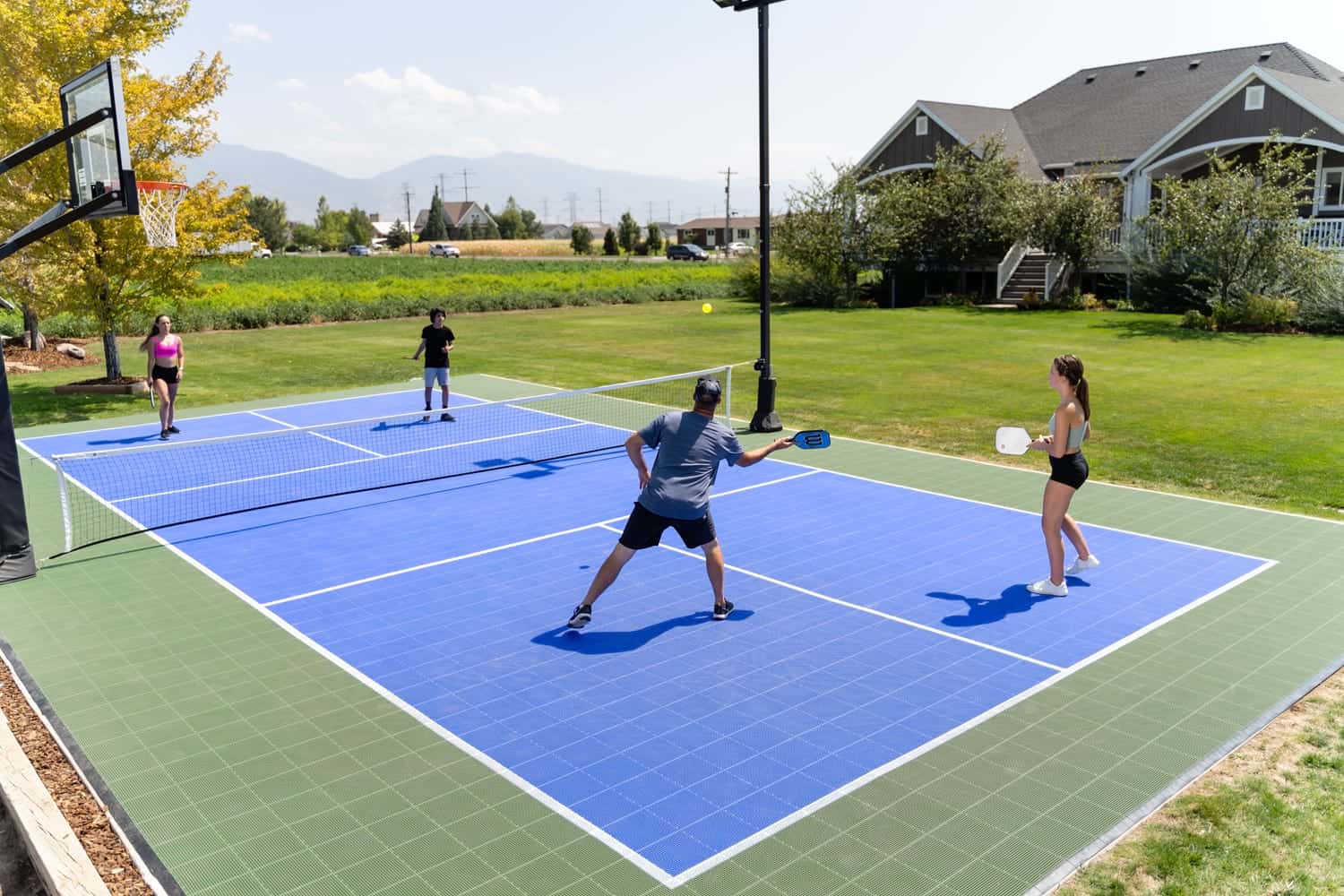 Sport court. баскетбольная площадка в коттедже. Court sport. Sport court. баскетбольная площадка.